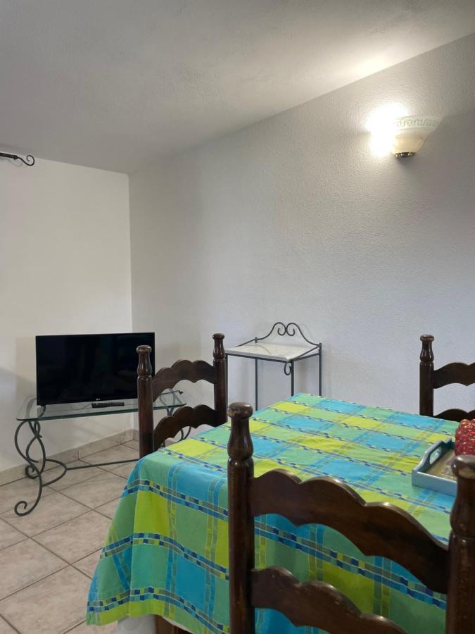 La Casa Di Tonia Apartment La Caletta Luaran gambar