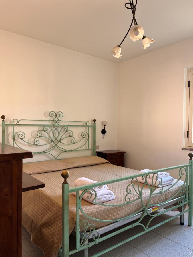 La Casa Di Tonia Apartment La Caletta Luaran gambar