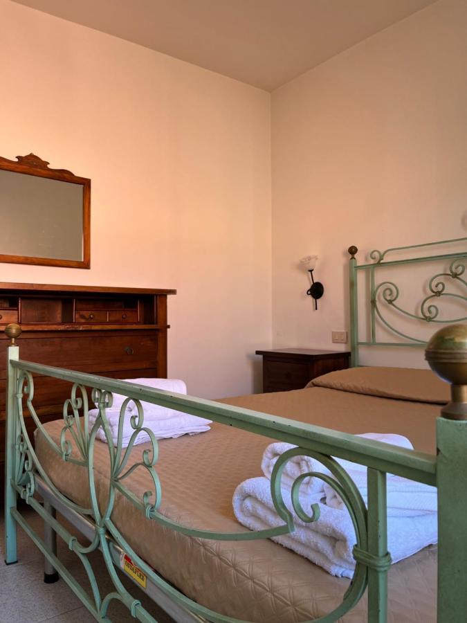 La Casa Di Tonia Apartment La Caletta Luaran gambar